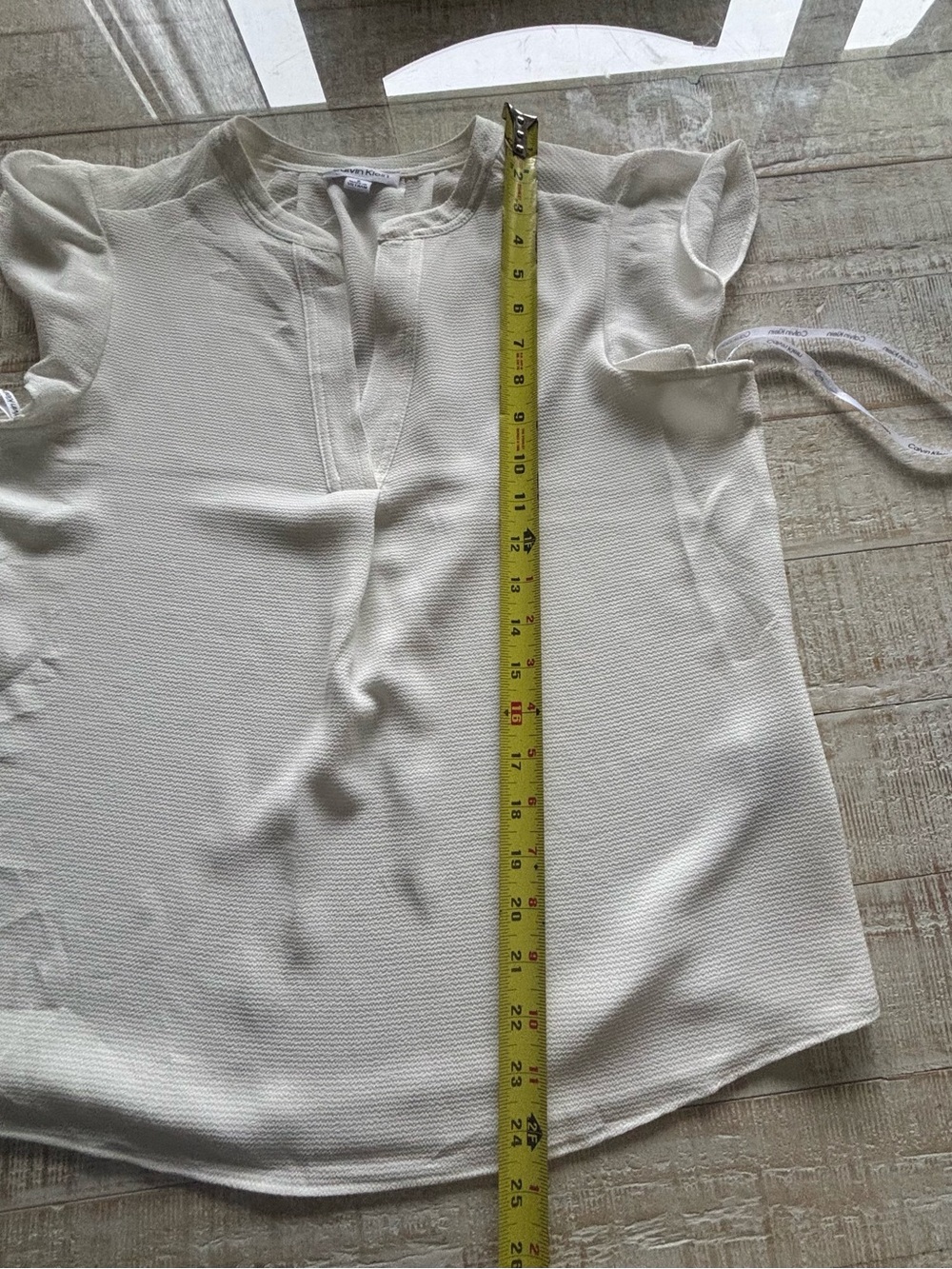 Calvin Klein Ivory/white Flutter-Sleeve Split-Neck Blouse - Picture 5 of 9
